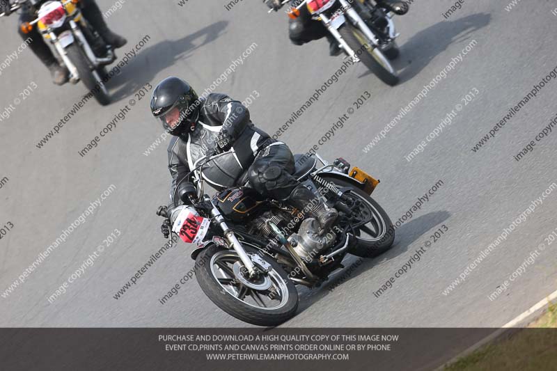 Vintage motorcycle club;eventdigitalimages;mallory park;mallory park trackday photographs;no limits trackdays;peter wileman photography;trackday digital images;trackday photos;vmcc festival 1000 bikes photographs