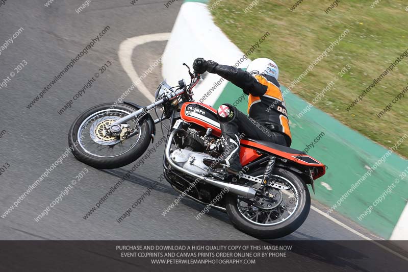 Vintage motorcycle club;eventdigitalimages;mallory park;mallory park trackday photographs;no limits trackdays;peter wileman photography;trackday digital images;trackday photos;vmcc festival 1000 bikes photographs