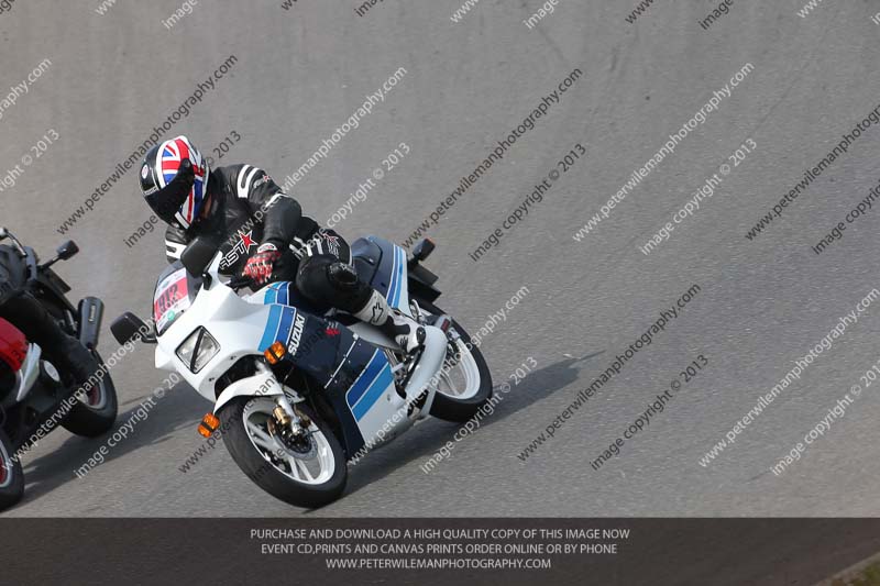 Vintage motorcycle club;eventdigitalimages;mallory park;mallory park trackday photographs;no limits trackdays;peter wileman photography;trackday digital images;trackday photos;vmcc festival 1000 bikes photographs