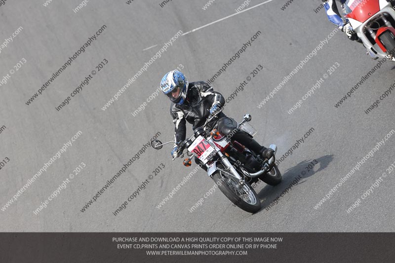 Vintage motorcycle club;eventdigitalimages;mallory park;mallory park trackday photographs;no limits trackdays;peter wileman photography;trackday digital images;trackday photos;vmcc festival 1000 bikes photographs