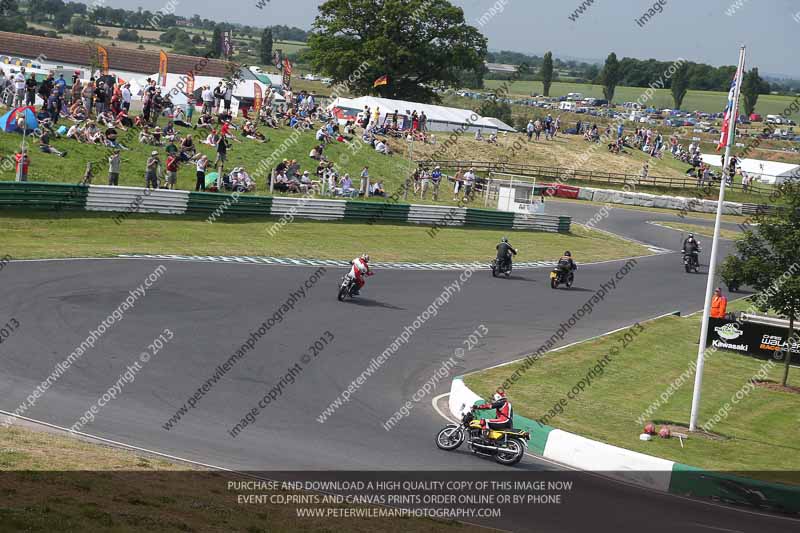 Vintage motorcycle club;eventdigitalimages;mallory park;mallory park trackday photographs;no limits trackdays;peter wileman photography;trackday digital images;trackday photos;vmcc festival 1000 bikes photographs