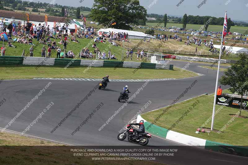 Vintage motorcycle club;eventdigitalimages;mallory park;mallory park trackday photographs;no limits trackdays;peter wileman photography;trackday digital images;trackday photos;vmcc festival 1000 bikes photographs