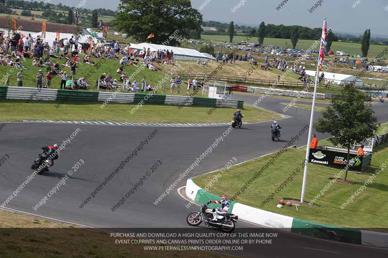 Vintage motorcycle club;eventdigitalimages;mallory park;mallory park trackday photographs;no limits trackdays;peter wileman photography;trackday digital images;trackday photos;vmcc festival 1000 bikes photographs