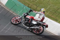 Vintage-motorcycle-club;eventdigitalimages;mallory-park;mallory-park-trackday-photographs;no-limits-trackdays;peter-wileman-photography;trackday-digital-images;trackday-photos;vmcc-festival-1000-bikes-photographs