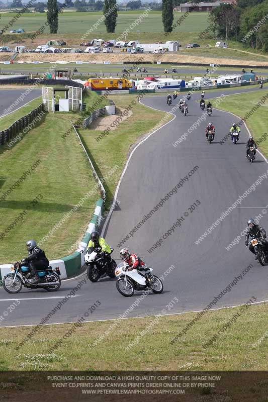 Vintage motorcycle club;eventdigitalimages;mallory park;mallory park trackday photographs;no limits trackdays;peter wileman photography;trackday digital images;trackday photos;vmcc festival 1000 bikes photographs