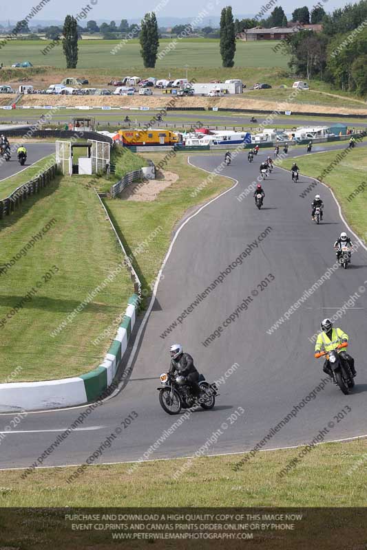 Vintage motorcycle club;eventdigitalimages;mallory park;mallory park trackday photographs;no limits trackdays;peter wileman photography;trackday digital images;trackday photos;vmcc festival 1000 bikes photographs