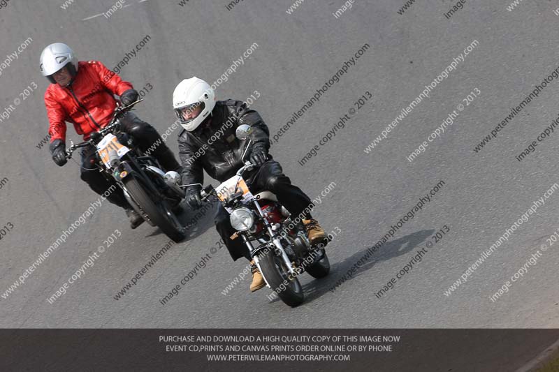 Vintage motorcycle club;eventdigitalimages;mallory park;mallory park trackday photographs;no limits trackdays;peter wileman photography;trackday digital images;trackday photos;vmcc festival 1000 bikes photographs