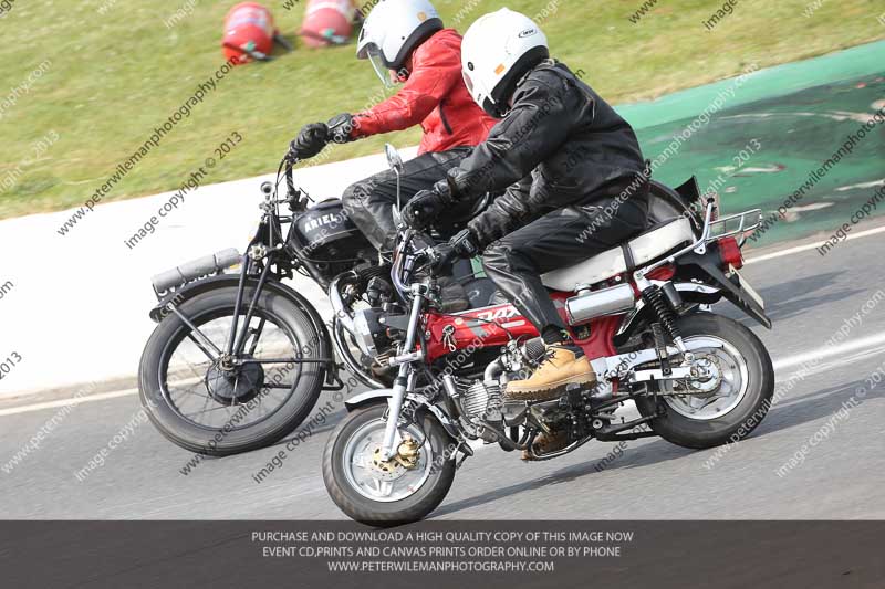 Vintage motorcycle club;eventdigitalimages;mallory park;mallory park trackday photographs;no limits trackdays;peter wileman photography;trackday digital images;trackday photos;vmcc festival 1000 bikes photographs