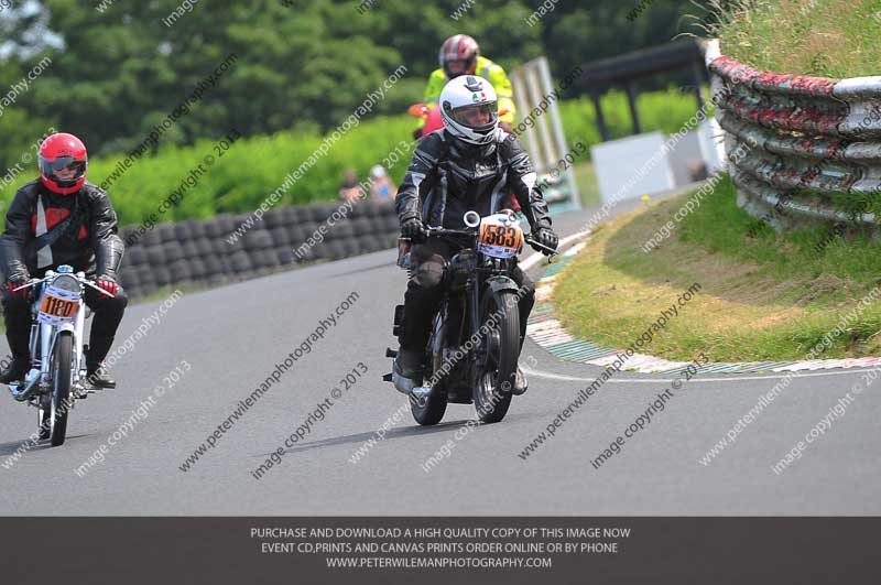 Vintage motorcycle club;eventdigitalimages;mallory park;mallory park trackday photographs;no limits trackdays;peter wileman photography;trackday digital images;trackday photos;vmcc festival 1000 bikes photographs