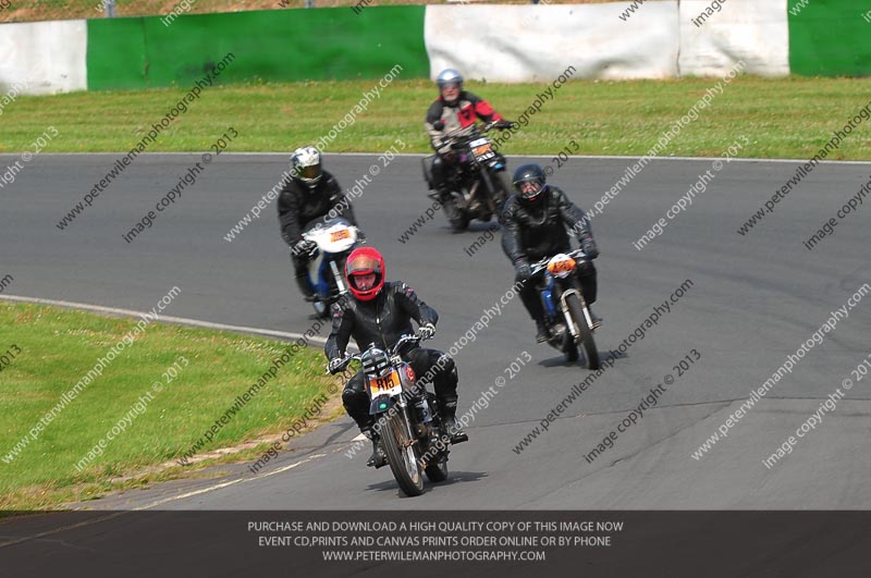 Vintage motorcycle club;eventdigitalimages;mallory park;mallory park trackday photographs;no limits trackdays;peter wileman photography;trackday digital images;trackday photos;vmcc festival 1000 bikes photographs