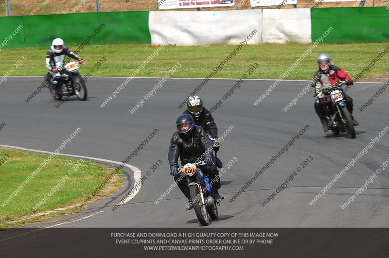 Vintage motorcycle club;eventdigitalimages;mallory park;mallory park trackday photographs;no limits trackdays;peter wileman photography;trackday digital images;trackday photos;vmcc festival 1000 bikes photographs