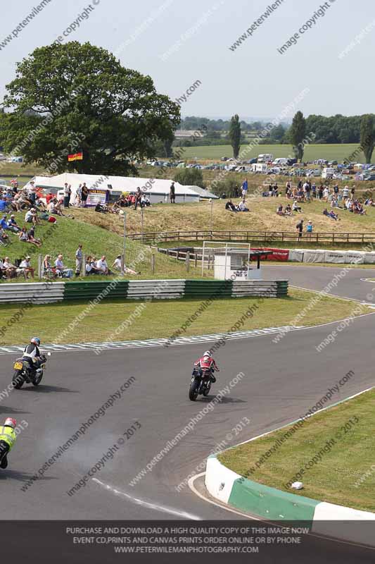 Vintage motorcycle club;eventdigitalimages;mallory park;mallory park trackday photographs;no limits trackdays;peter wileman photography;trackday digital images;trackday photos;vmcc festival 1000 bikes photographs