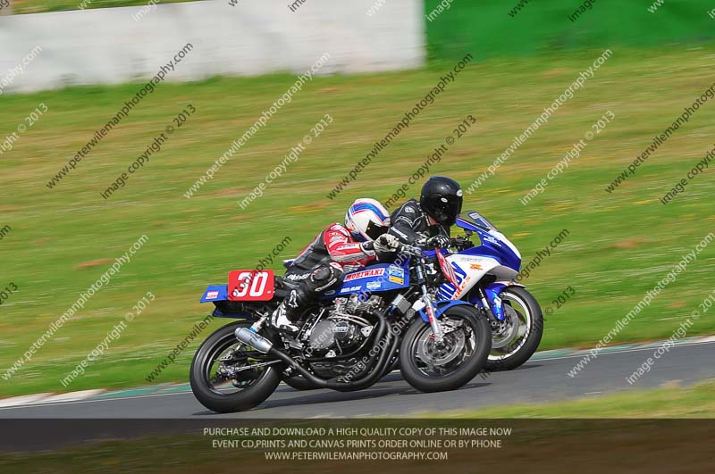 Vintage motorcycle club;eventdigitalimages;mallory park;mallory park trackday photographs;no limits trackdays;peter wileman photography;trackday digital images;trackday photos;vmcc festival 1000 bikes photographs