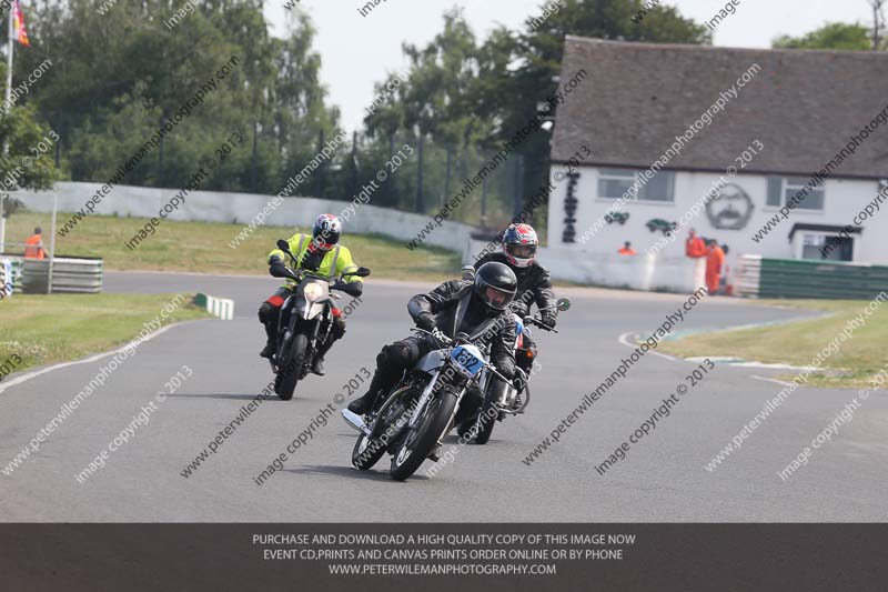 Vintage motorcycle club;eventdigitalimages;mallory park;mallory park trackday photographs;no limits trackdays;peter wileman photography;trackday digital images;trackday photos;vmcc festival 1000 bikes photographs