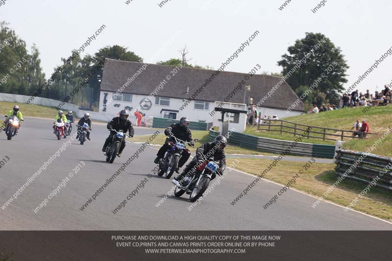 Vintage motorcycle club;eventdigitalimages;mallory park;mallory park trackday photographs;no limits trackdays;peter wileman photography;trackday digital images;trackday photos;vmcc festival 1000 bikes photographs