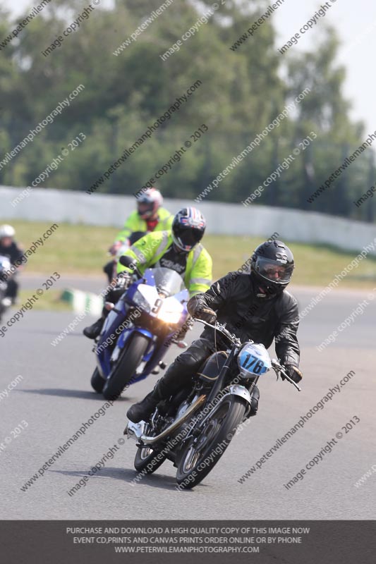 Vintage motorcycle club;eventdigitalimages;mallory park;mallory park trackday photographs;no limits trackdays;peter wileman photography;trackday digital images;trackday photos;vmcc festival 1000 bikes photographs