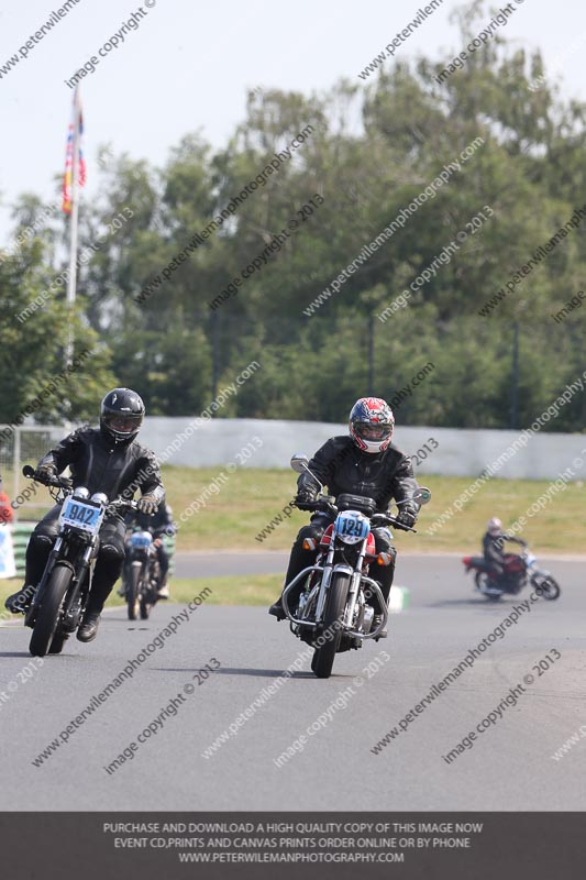 Vintage motorcycle club;eventdigitalimages;mallory park;mallory park trackday photographs;no limits trackdays;peter wileman photography;trackday digital images;trackday photos;vmcc festival 1000 bikes photographs