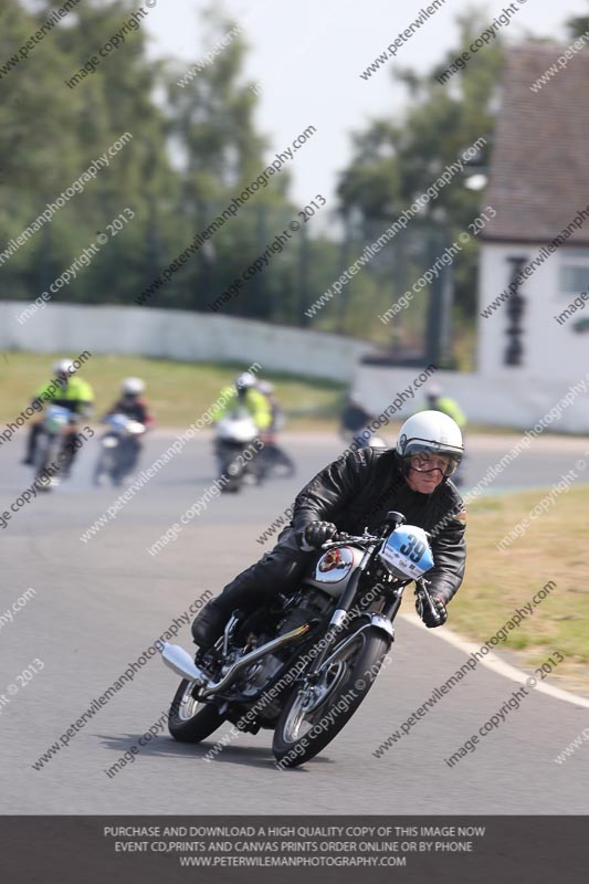 Vintage motorcycle club;eventdigitalimages;mallory park;mallory park trackday photographs;no limits trackdays;peter wileman photography;trackday digital images;trackday photos;vmcc festival 1000 bikes photographs