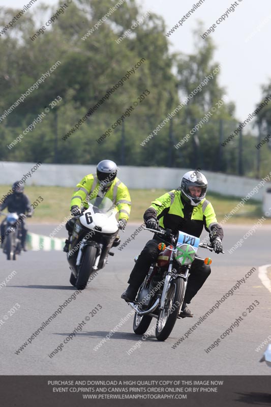 Vintage motorcycle club;eventdigitalimages;mallory park;mallory park trackday photographs;no limits trackdays;peter wileman photography;trackday digital images;trackday photos;vmcc festival 1000 bikes photographs