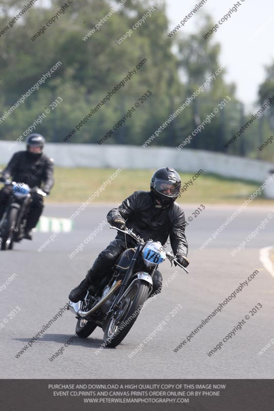 Vintage motorcycle club;eventdigitalimages;mallory park;mallory park trackday photographs;no limits trackdays;peter wileman photography;trackday digital images;trackday photos;vmcc festival 1000 bikes photographs