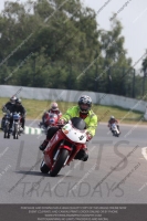 Vintage-motorcycle-club;eventdigitalimages;mallory-park;mallory-park-trackday-photographs;no-limits-trackdays;peter-wileman-photography;trackday-digital-images;trackday-photos;vmcc-festival-1000-bikes-photographs