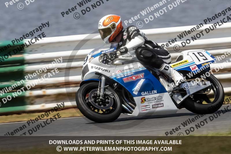 Vintage motorcycle club;eventdigitalimages;mallory park;mallory park trackday photographs;no limits trackdays;peter wileman photography;trackday digital images;trackday photos;vmcc festival 1000 bikes photographs