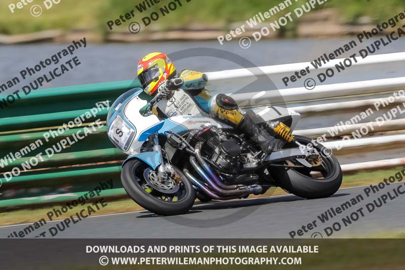 Vintage motorcycle club;eventdigitalimages;mallory park;mallory park trackday photographs;no limits trackdays;peter wileman photography;trackday digital images;trackday photos;vmcc festival 1000 bikes photographs