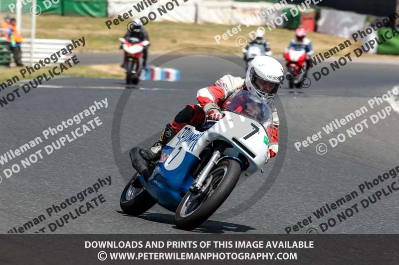 Vintage motorcycle club;eventdigitalimages;mallory park;mallory park trackday photographs;no limits trackdays;peter wileman photography;trackday digital images;trackday photos;vmcc festival 1000 bikes photographs