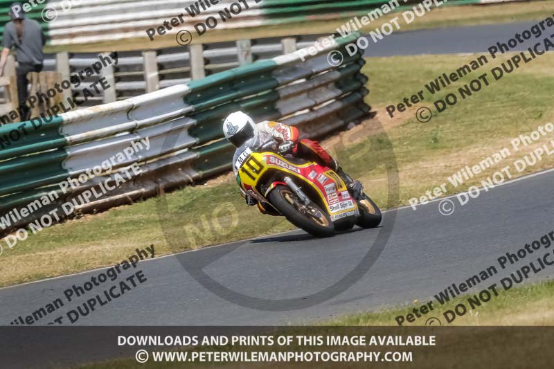 Vintage motorcycle club;eventdigitalimages;mallory park;mallory park trackday photographs;no limits trackdays;peter wileman photography;trackday digital images;trackday photos;vmcc festival 1000 bikes photographs