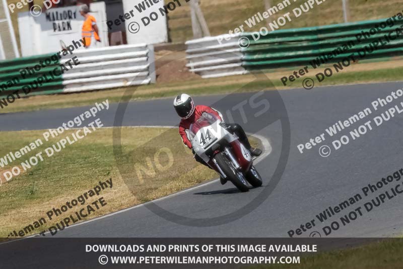 Vintage motorcycle club;eventdigitalimages;mallory park;mallory park trackday photographs;no limits trackdays;peter wileman photography;trackday digital images;trackday photos;vmcc festival 1000 bikes photographs