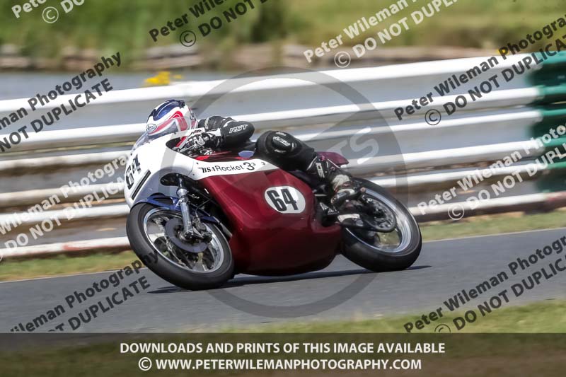 Vintage motorcycle club;eventdigitalimages;mallory park;mallory park trackday photographs;no limits trackdays;peter wileman photography;trackday digital images;trackday photos;vmcc festival 1000 bikes photographs