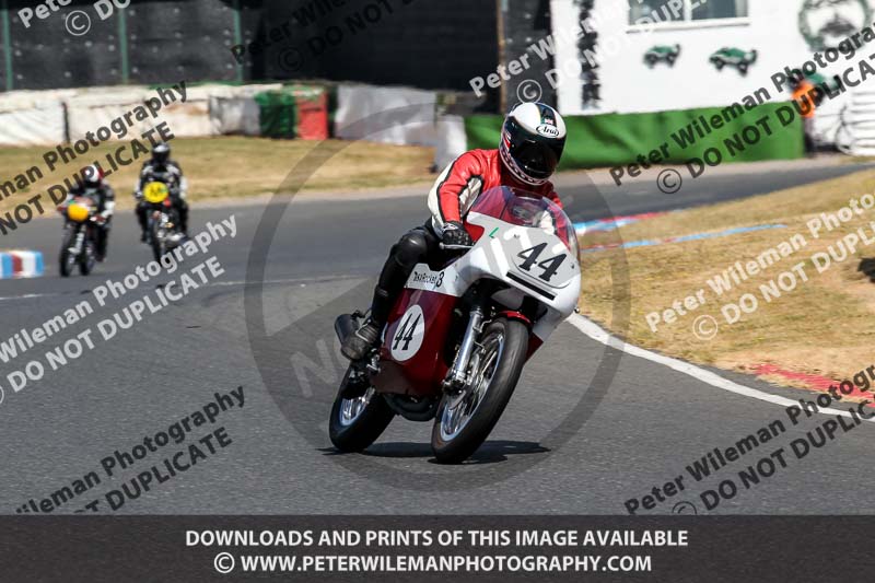 Vintage motorcycle club;eventdigitalimages;mallory park;mallory park trackday photographs;no limits trackdays;peter wileman photography;trackday digital images;trackday photos;vmcc festival 1000 bikes photographs