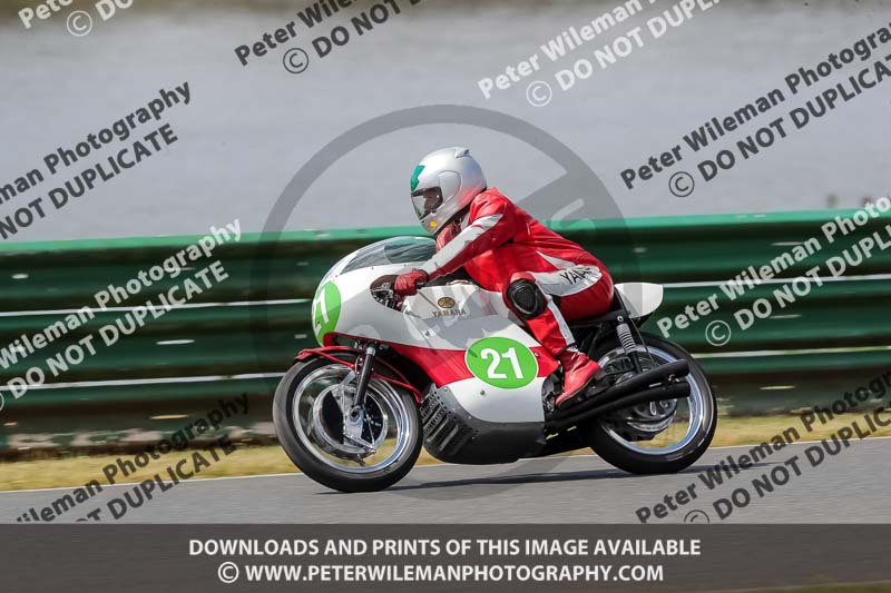 Vintage motorcycle club;eventdigitalimages;mallory park;mallory park trackday photographs;no limits trackdays;peter wileman photography;trackday digital images;trackday photos;vmcc festival 1000 bikes photographs