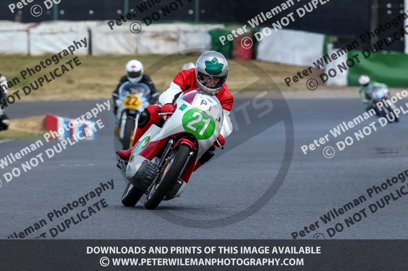 Vintage motorcycle club;eventdigitalimages;mallory park;mallory park trackday photographs;no limits trackdays;peter wileman photography;trackday digital images;trackday photos;vmcc festival 1000 bikes photographs