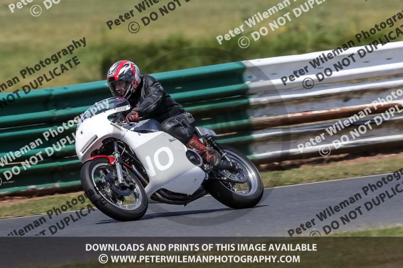 Vintage motorcycle club;eventdigitalimages;mallory park;mallory park trackday photographs;no limits trackdays;peter wileman photography;trackday digital images;trackday photos;vmcc festival 1000 bikes photographs