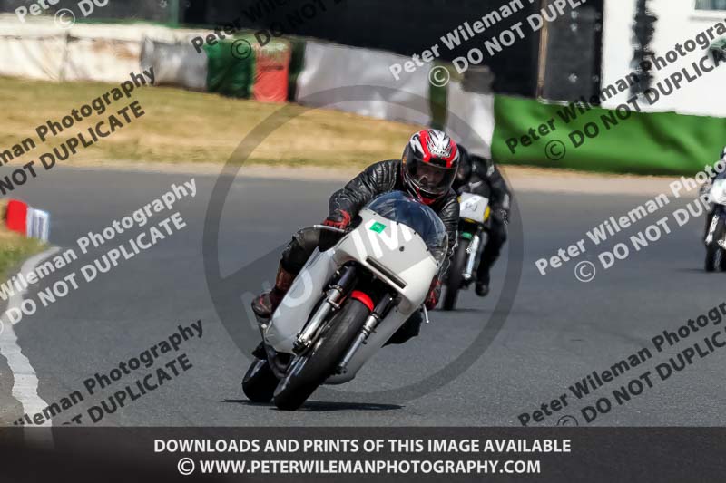 Vintage motorcycle club;eventdigitalimages;mallory park;mallory park trackday photographs;no limits trackdays;peter wileman photography;trackday digital images;trackday photos;vmcc festival 1000 bikes photographs