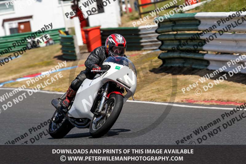 Vintage motorcycle club;eventdigitalimages;mallory park;mallory park trackday photographs;no limits trackdays;peter wileman photography;trackday digital images;trackday photos;vmcc festival 1000 bikes photographs