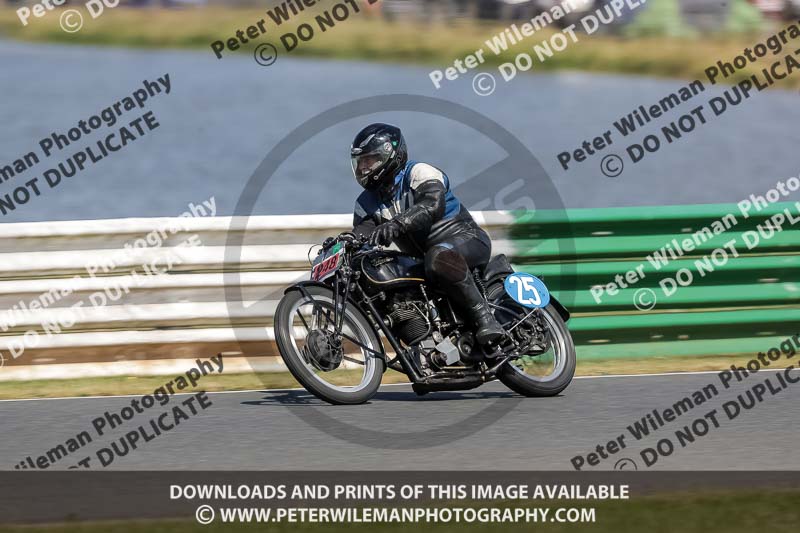 Vintage motorcycle club;eventdigitalimages;mallory park;mallory park trackday photographs;no limits trackdays;peter wileman photography;trackday digital images;trackday photos;vmcc festival 1000 bikes photographs