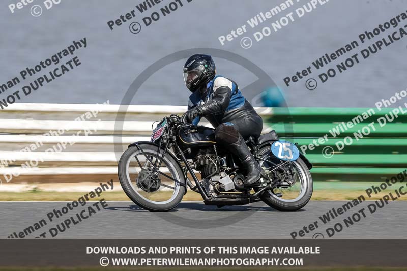 Vintage motorcycle club;eventdigitalimages;mallory park;mallory park trackday photographs;no limits trackdays;peter wileman photography;trackday digital images;trackday photos;vmcc festival 1000 bikes photographs