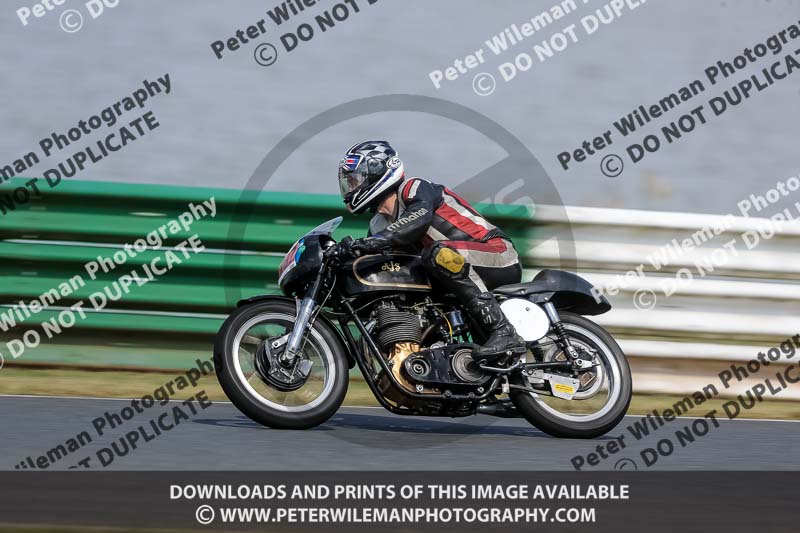 Vintage motorcycle club;eventdigitalimages;mallory park;mallory park trackday photographs;no limits trackdays;peter wileman photography;trackday digital images;trackday photos;vmcc festival 1000 bikes photographs