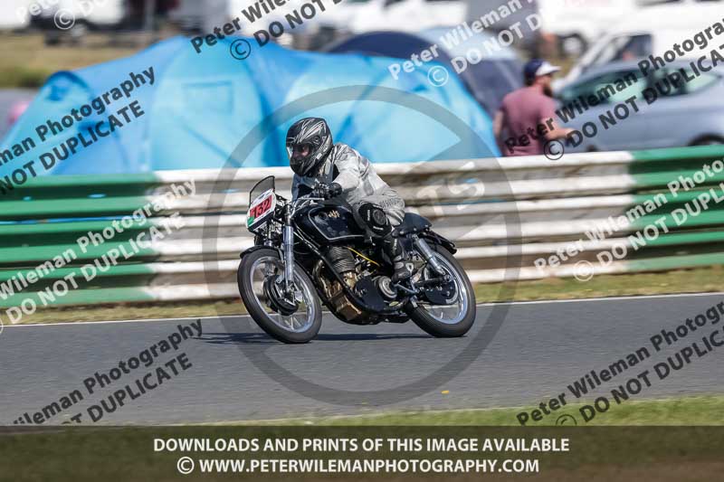 Vintage motorcycle club;eventdigitalimages;mallory park;mallory park trackday photographs;no limits trackdays;peter wileman photography;trackday digital images;trackday photos;vmcc festival 1000 bikes photographs