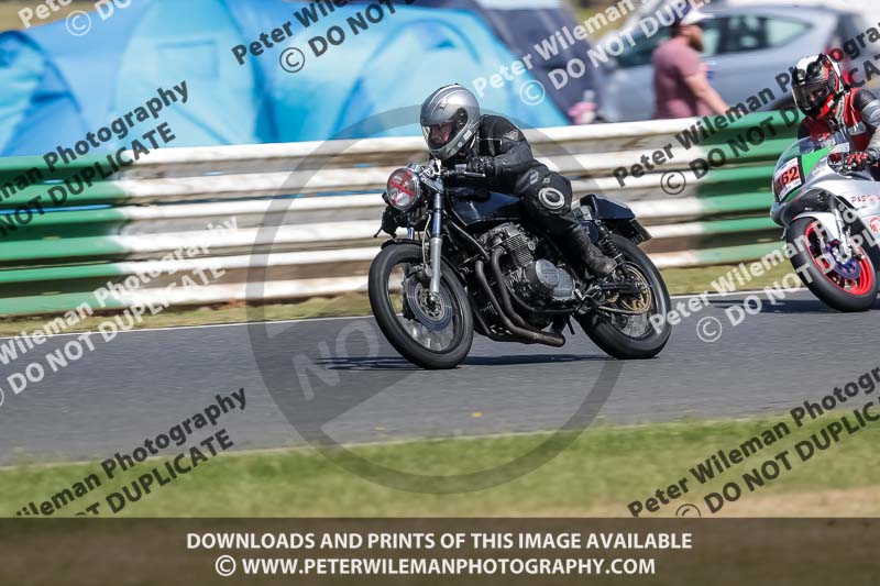 Vintage motorcycle club;eventdigitalimages;mallory park;mallory park trackday photographs;no limits trackdays;peter wileman photography;trackday digital images;trackday photos;vmcc festival 1000 bikes photographs