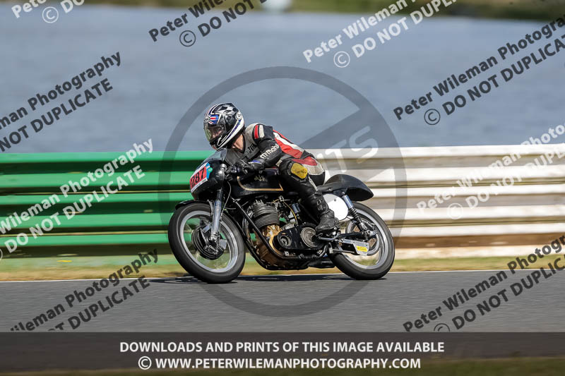 Vintage motorcycle club;eventdigitalimages;mallory park;mallory park trackday photographs;no limits trackdays;peter wileman photography;trackday digital images;trackday photos;vmcc festival 1000 bikes photographs