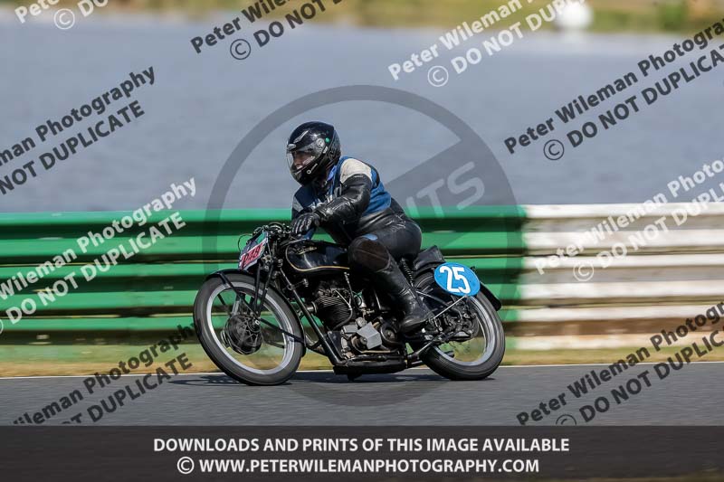 Vintage motorcycle club;eventdigitalimages;mallory park;mallory park trackday photographs;no limits trackdays;peter wileman photography;trackday digital images;trackday photos;vmcc festival 1000 bikes photographs