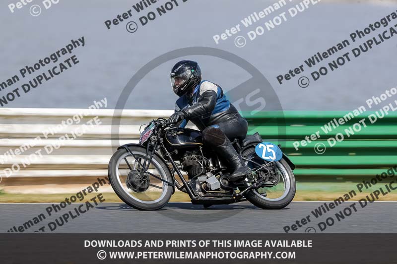 Vintage motorcycle club;eventdigitalimages;mallory park;mallory park trackday photographs;no limits trackdays;peter wileman photography;trackday digital images;trackday photos;vmcc festival 1000 bikes photographs