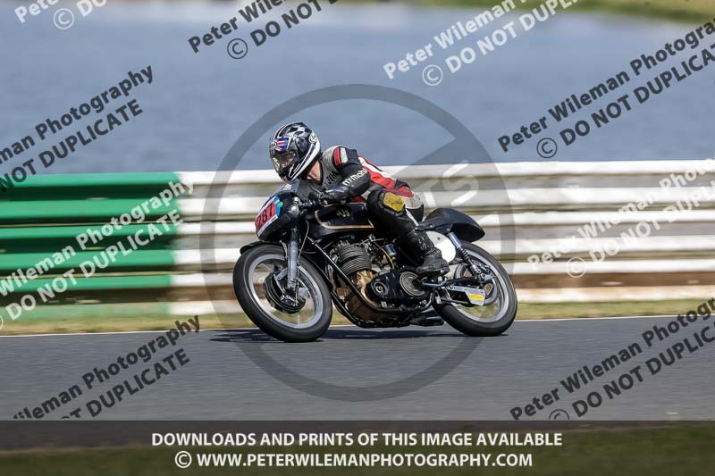 Vintage motorcycle club;eventdigitalimages;mallory park;mallory park trackday photographs;no limits trackdays;peter wileman photography;trackday digital images;trackday photos;vmcc festival 1000 bikes photographs