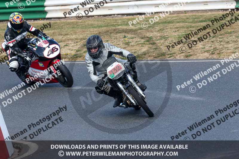 Vintage motorcycle club;eventdigitalimages;mallory park;mallory park trackday photographs;no limits trackdays;peter wileman photography;trackday digital images;trackday photos;vmcc festival 1000 bikes photographs