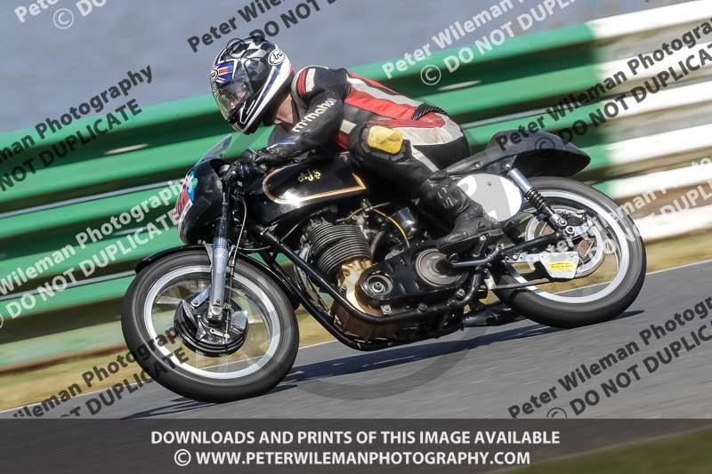 Vintage motorcycle club;eventdigitalimages;mallory park;mallory park trackday photographs;no limits trackdays;peter wileman photography;trackday digital images;trackday photos;vmcc festival 1000 bikes photographs