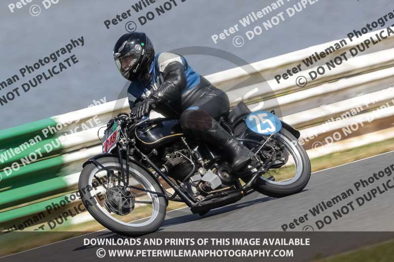 Vintage motorcycle club;eventdigitalimages;mallory park;mallory park trackday photographs;no limits trackdays;peter wileman photography;trackday digital images;trackday photos;vmcc festival 1000 bikes photographs