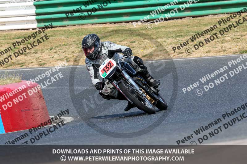 Vintage motorcycle club;eventdigitalimages;mallory park;mallory park trackday photographs;no limits trackdays;peter wileman photography;trackday digital images;trackday photos;vmcc festival 1000 bikes photographs